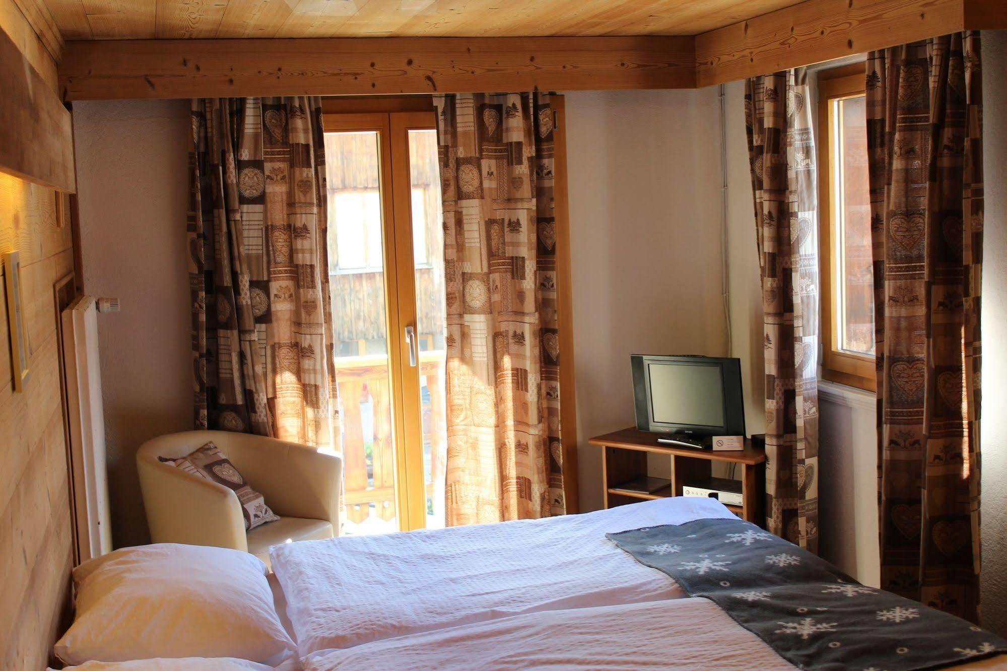 Hotel Restaurant Les Lilas Les Diablerets Exterior foto
